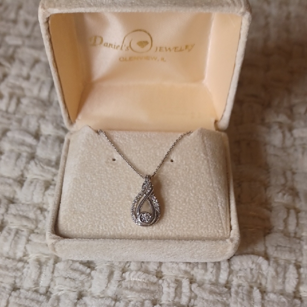 Diamond Pendant 10 Kt White Gold